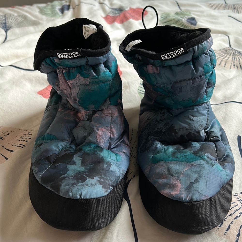 Outdoor Research Teal Blue Quilted Slip-On Slippers